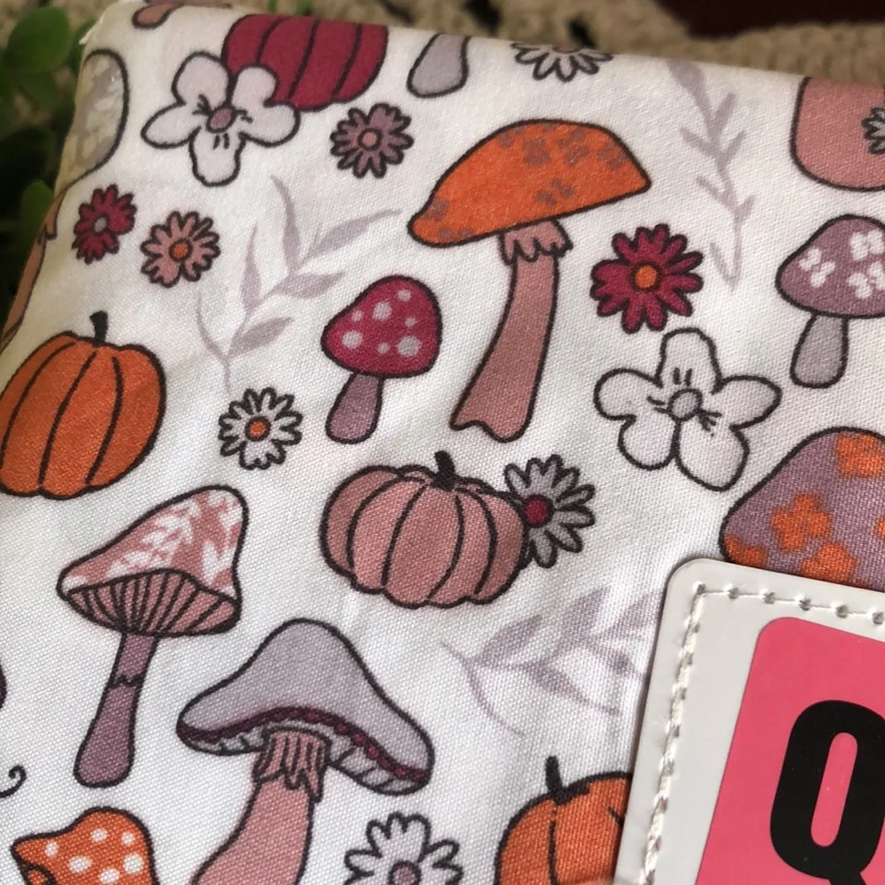 London Kaye MUSHROOMS & Pumpkins Print Sheet Set - QUEEN